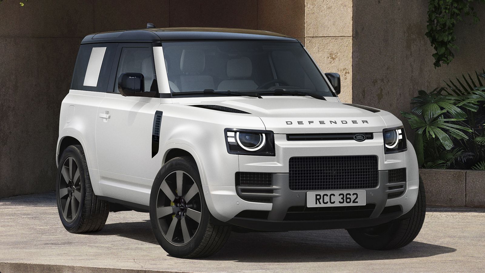 Το ανανεωμένο Land Rover Defender παρουσιάζει τη νέα έκδοση Vertex